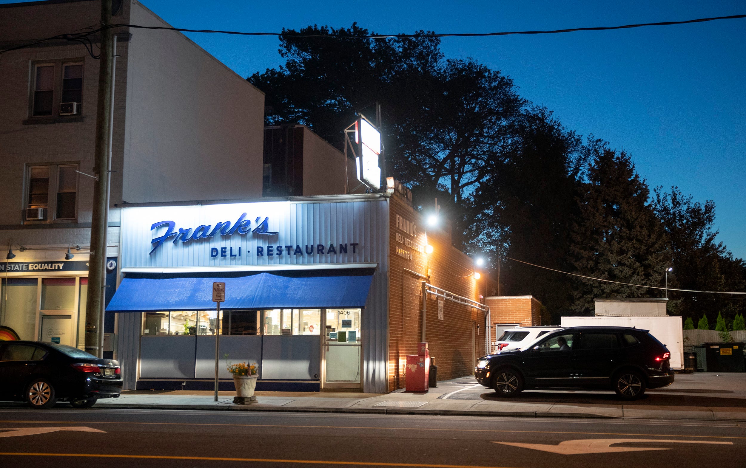 Live shows return to New Jersey indoor music venues at the Chubby Pickle in Highlands