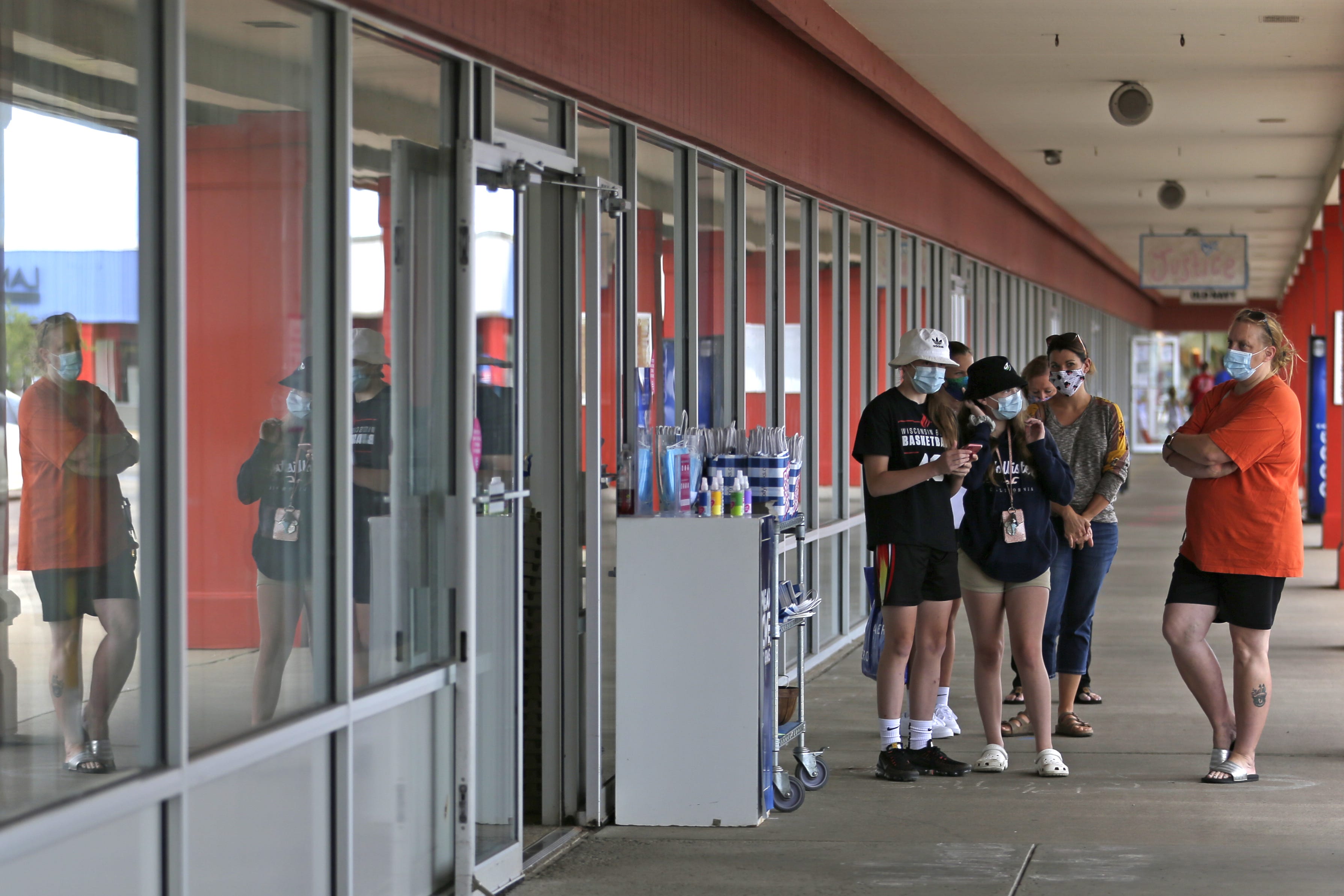 nike outlet mall oshkosh