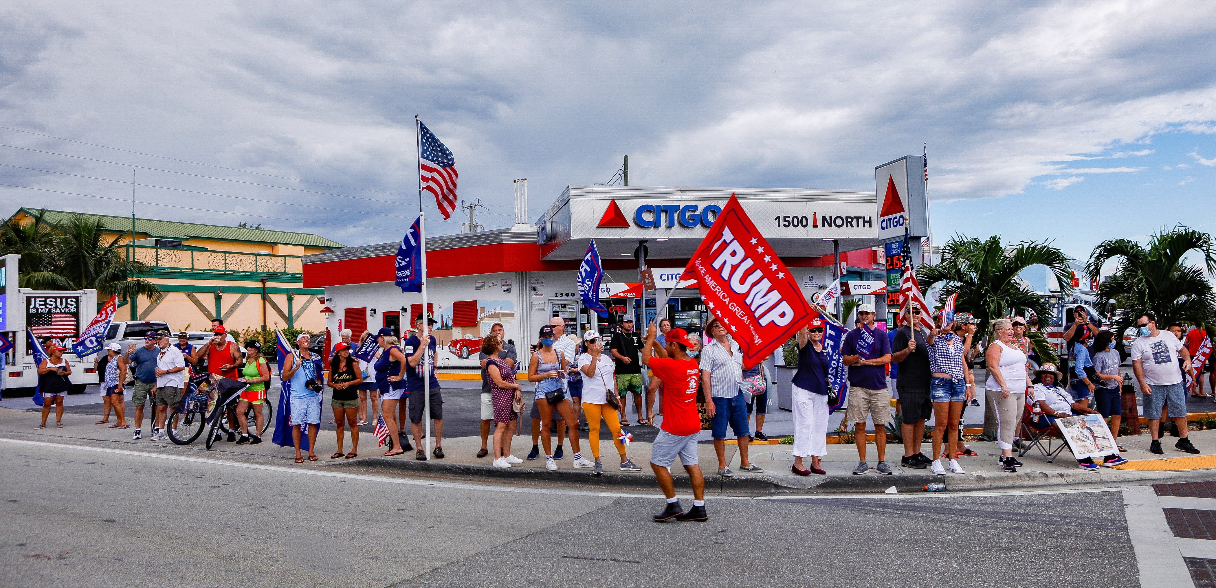 Trump Club Backs President S Campaign With Billboards Buys