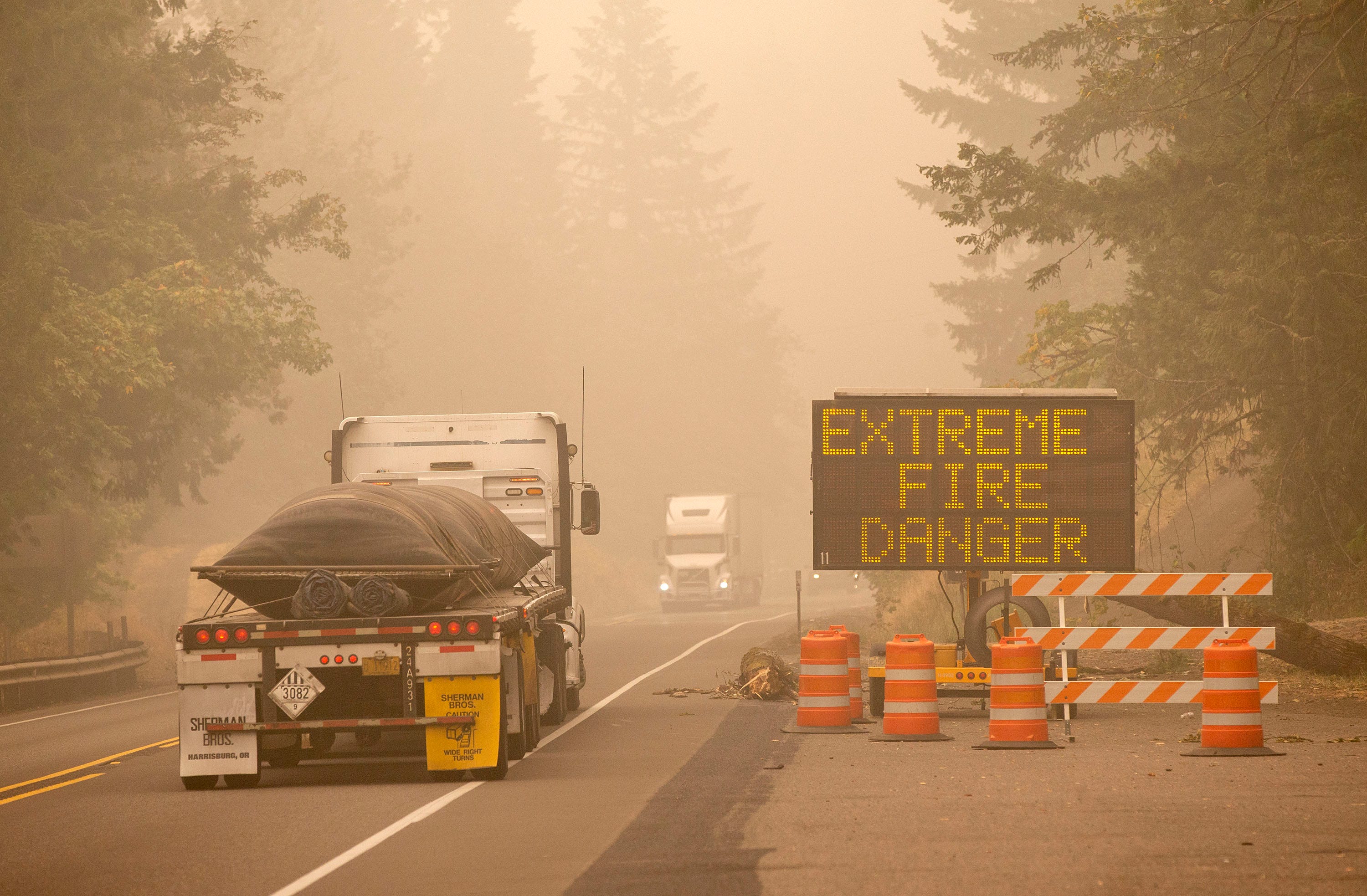 Oregon wildfires Lane County told to stay inside due to smoke