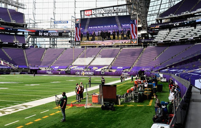 Green Bay Packers Choose To Stay In Locker Room During National Anthem