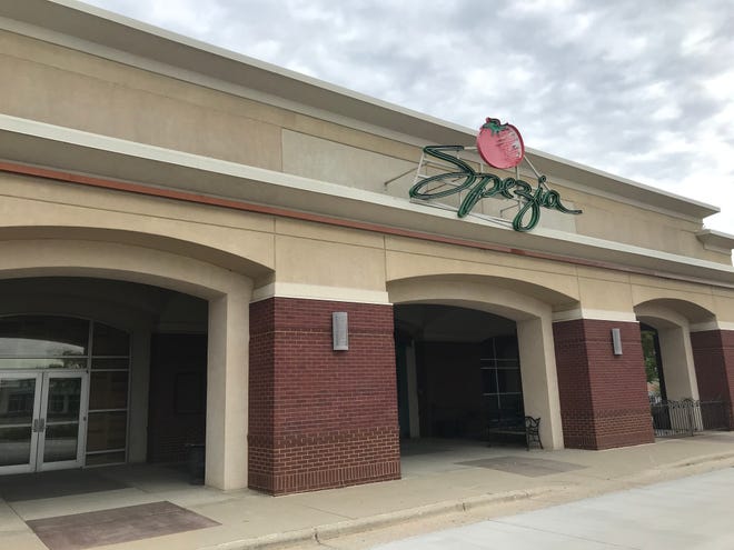 The exterior of Spezia, the Italian restaurant located in Sioux Falls' Beakon Centre strip mall.