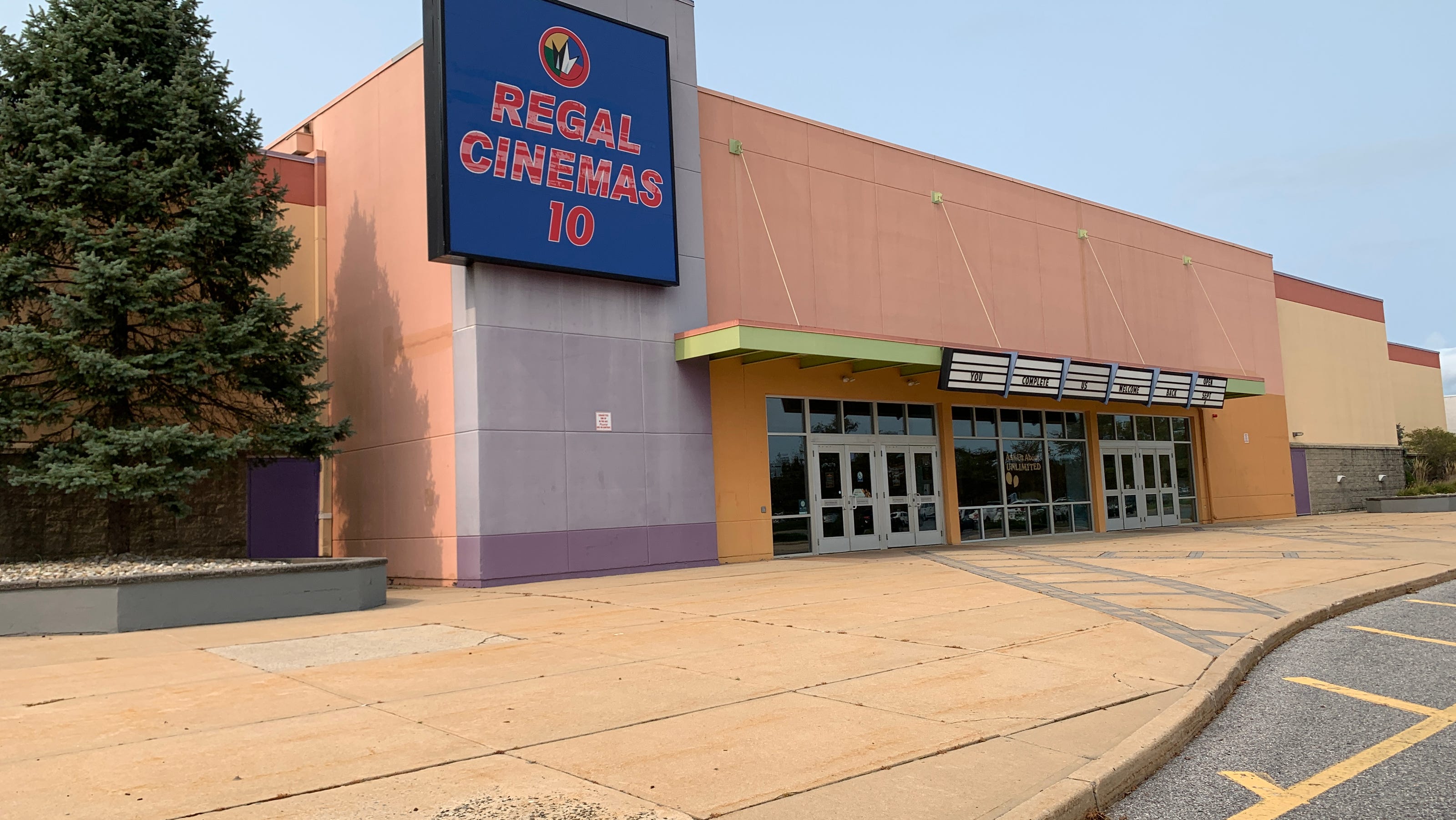 Regal Theatres temporarily closing all its movie cinemas