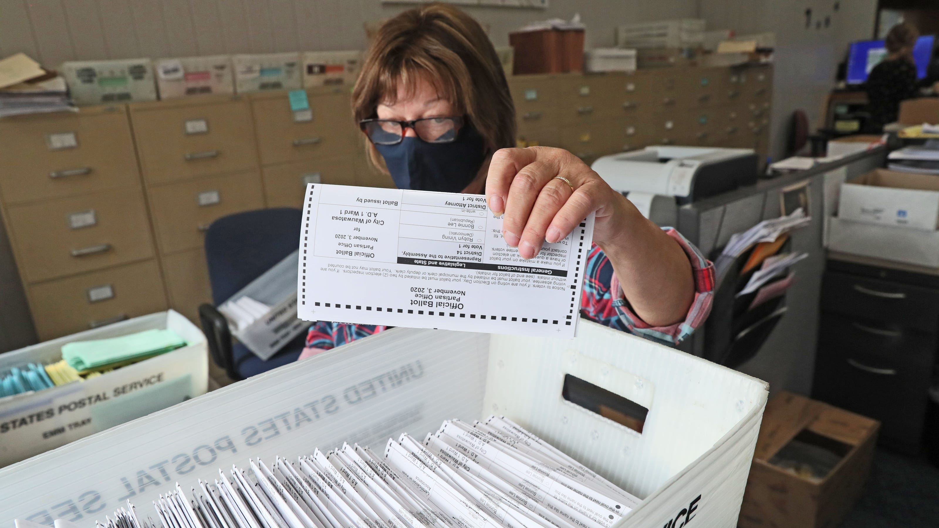 Absentee voting: GOP and Democrats urging backers to return ballots