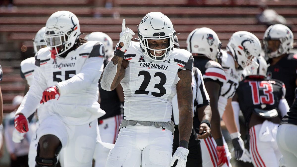 Cincinnati Bearcats football team ranked No. 14 in latest AP poll