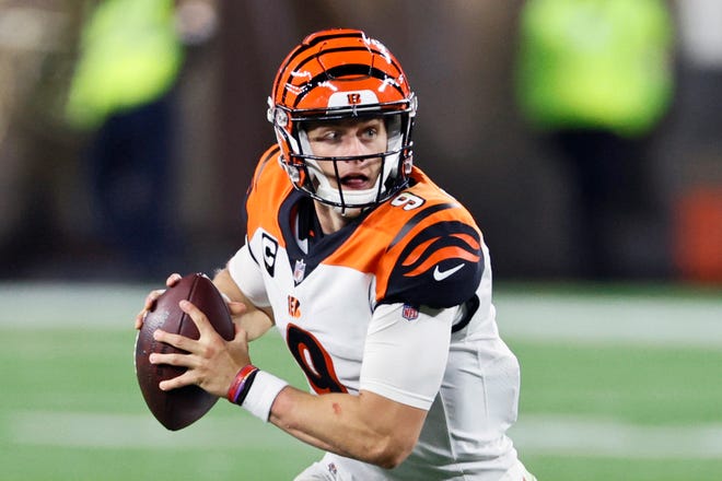 Cincinnati Bengals quarterback Joe Burrow looks to throw during the second half of an NFL football game against the Cleveland Browns, Thursday, Sept. 17, 2020, in Cleveland.