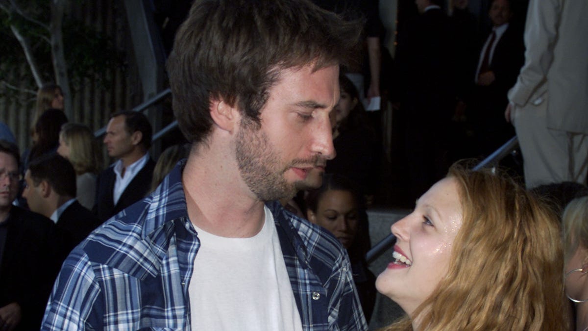 'Weird in a good way': Drew Barrymore, ex-husband Tom Green reunite after almost 20 years - USA TODAY