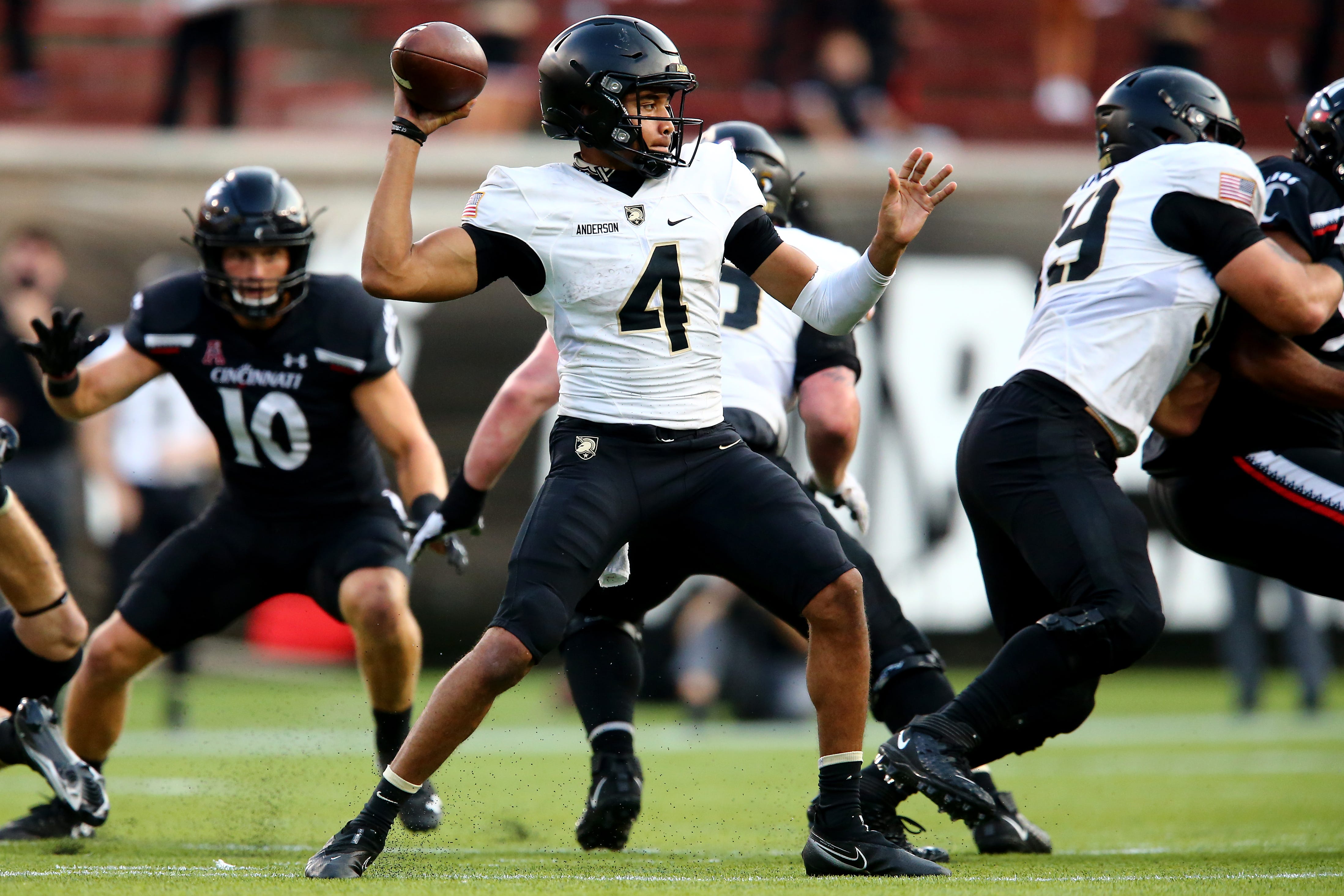 Army lineman Mike Johnson headbutts coach with helmet in loss at UC Army lineman Mike Johnson headbutts coach with helmet in loss at UC