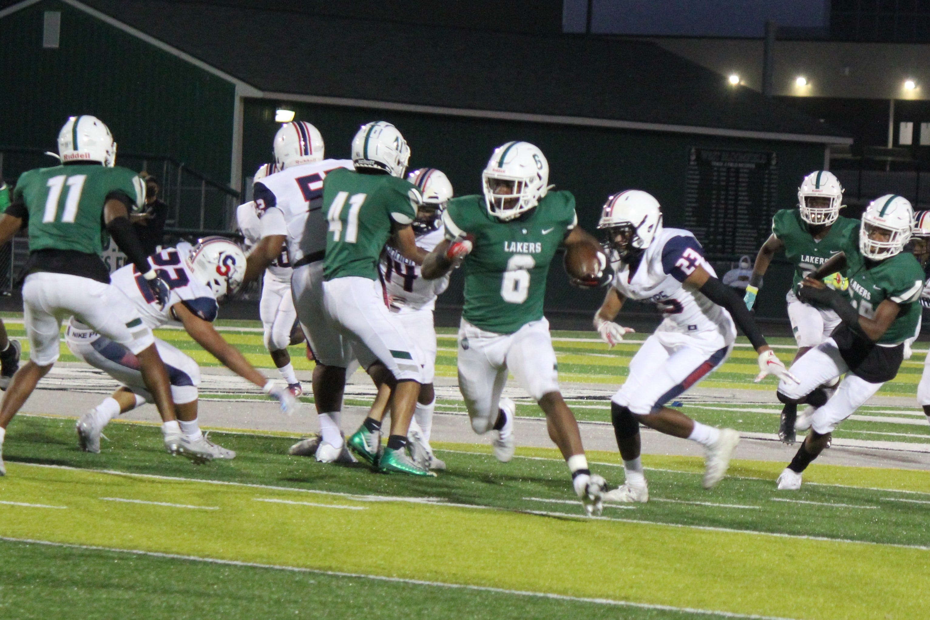 West Bloomfield football hangs on to beat Southfield A&T, 17-15