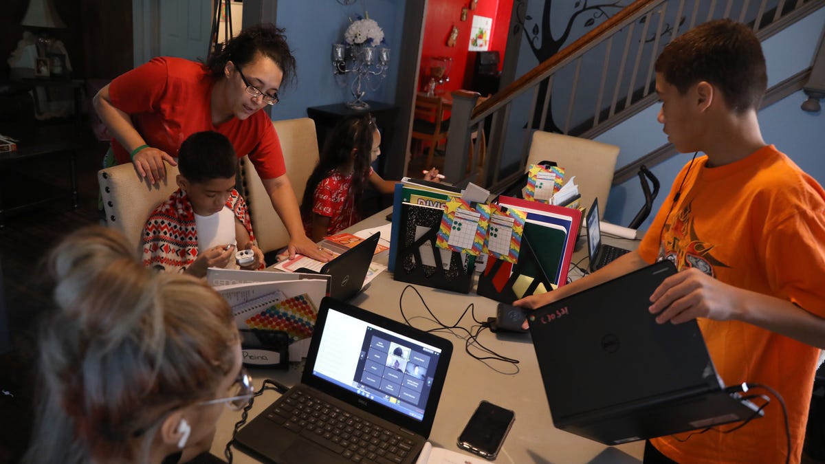 Rochester family with 5 students faces remote learning as a team