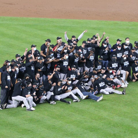 The Miami Marlins celebrate and take a team pictur