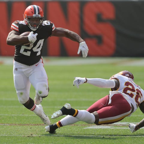 Cleveland Browns' Nick Chubb gets past Washington'