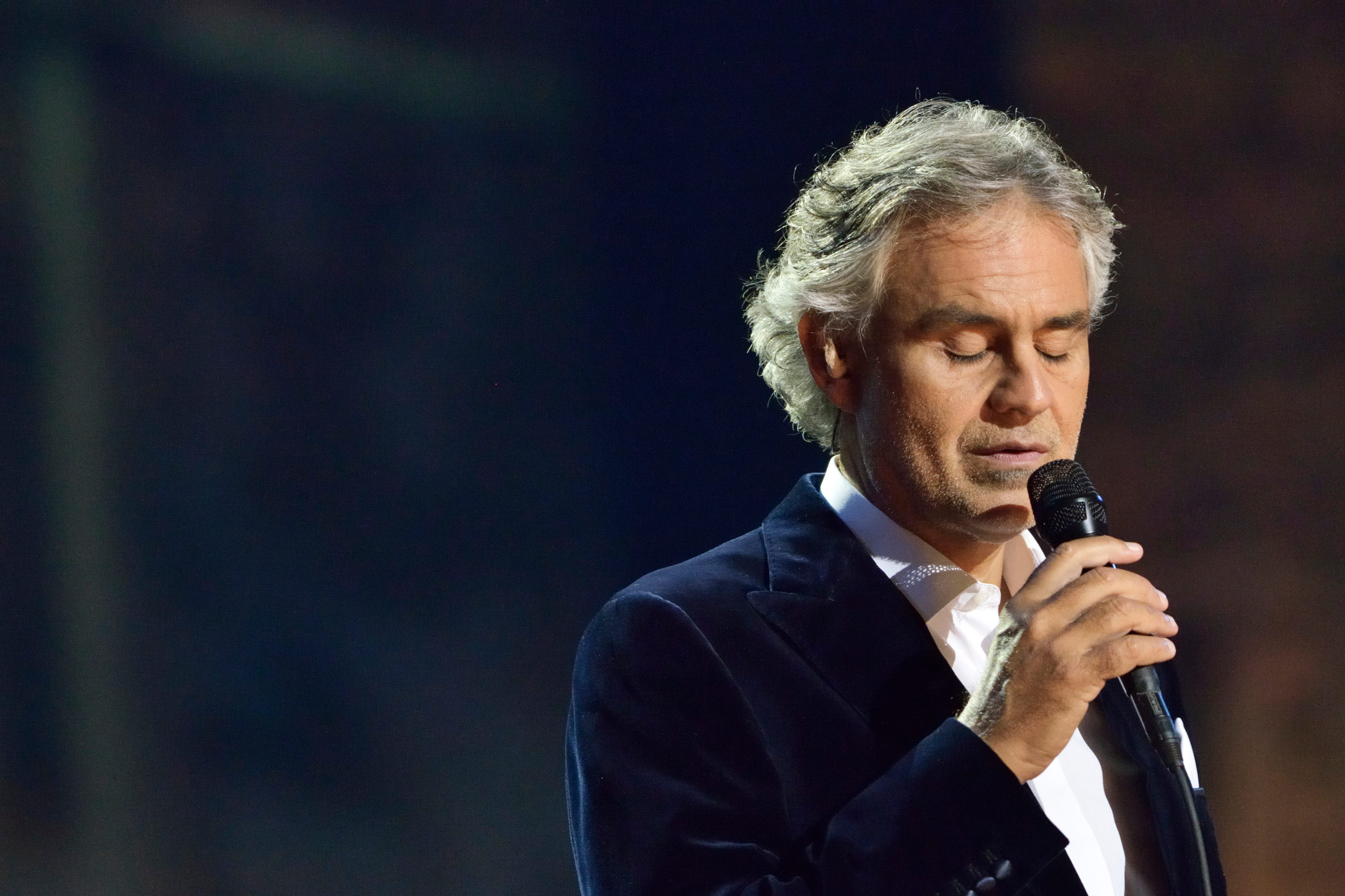 Андреа бочелли википедия. Андреа Бочелли. Bocelli Андреа Бочелли. Слепой тенор Андреа Бочелли. Итальянский тенор Андреа Бочелли.