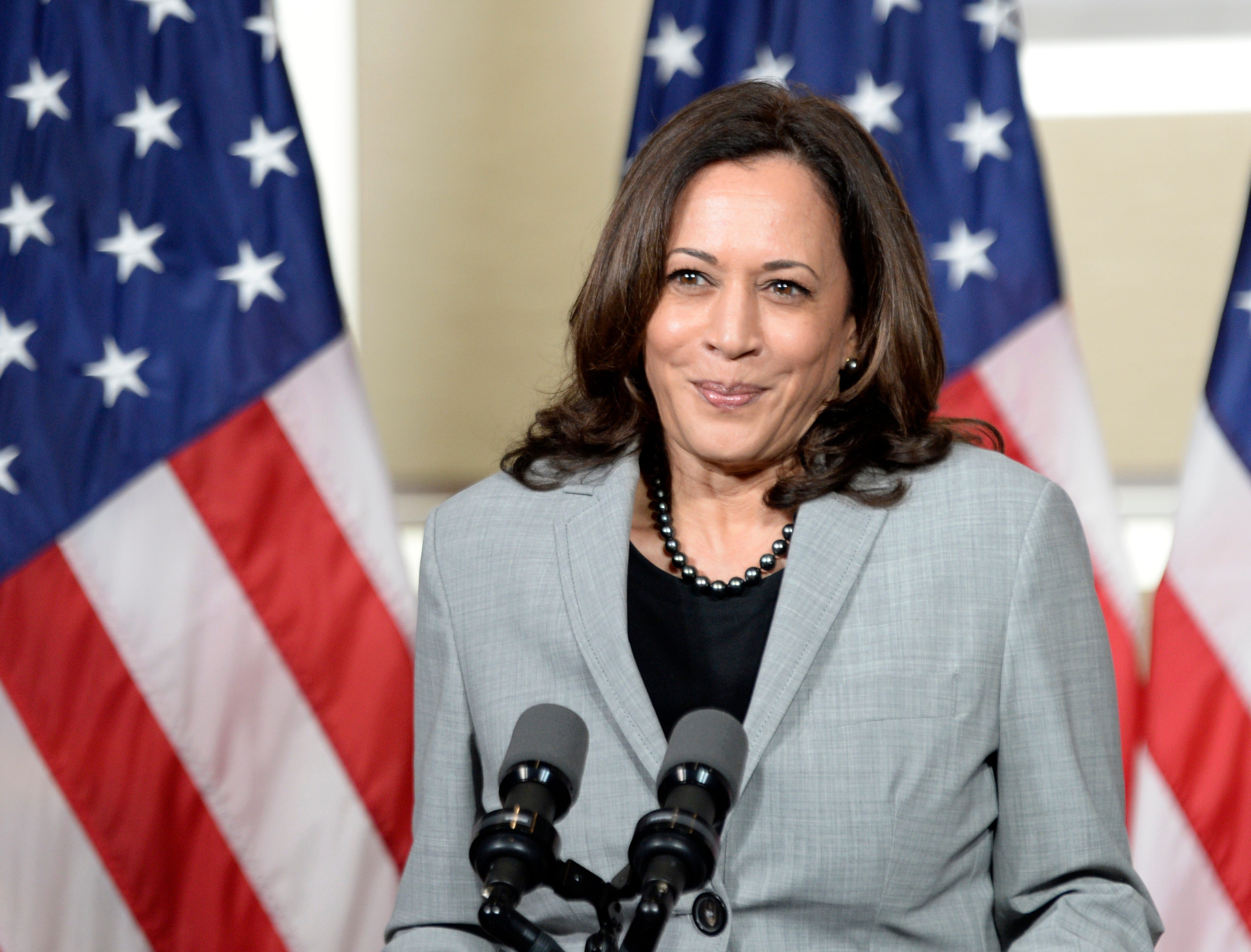 Sarah d. Камала Харрис. Kamala Harris smile. Камала Харрис смеется.