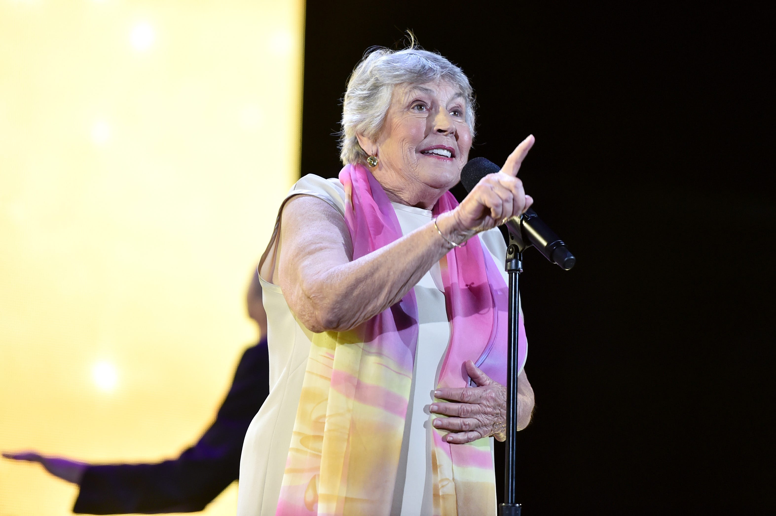 Helen Reddy dies 'I Am Woman' singer and beloved feminist icon was 78