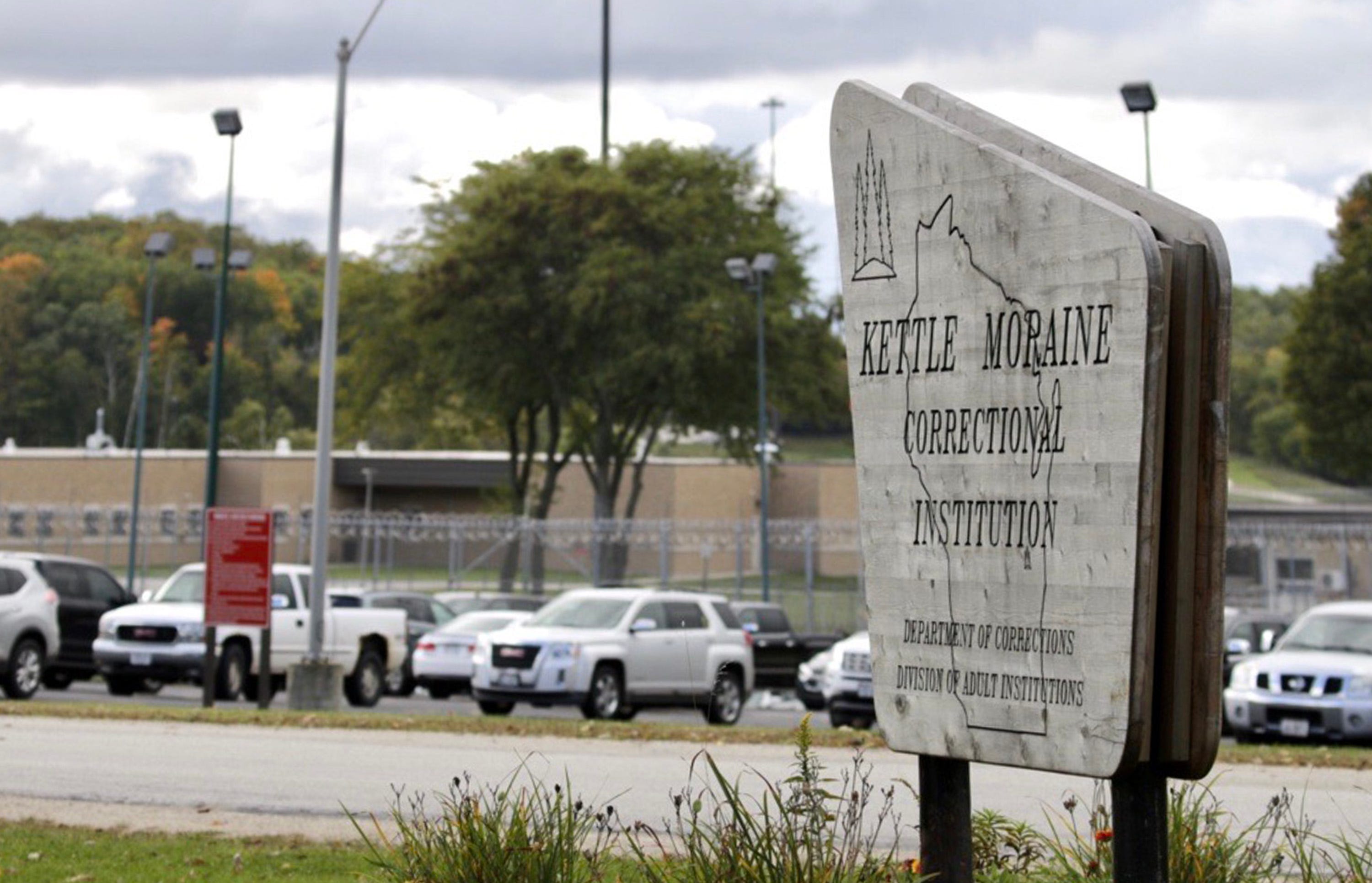 Kettle Moraine corrections officer charged with sex assault of an inmate