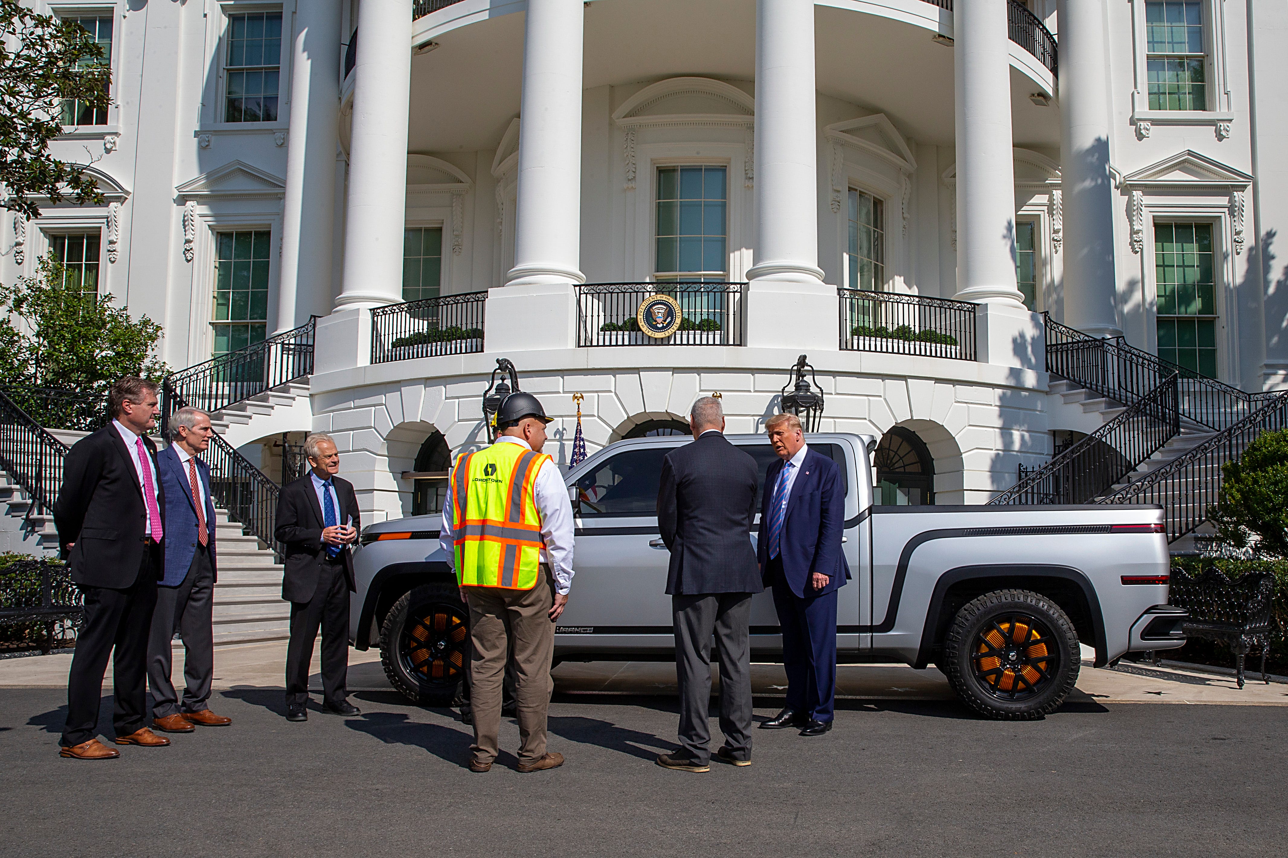WASHINGTON, DC - SEPTEMBER 28: U.S. President Donald Trump chats with Steve Burns Lordstown Motors CEO about the new Endurance all-electric pickup truck on the south lawn of the White House on September 28, 2020 in Washington, DC. They bought the old GM Lordstown plant in Ohio to build the Endurance all-electric pickup truck, inside those four wheels are electric motors similar to electric scooters.  (Photo by Tasos Katopodis/Getty Images) ORG XMIT: 775569258 ORIG FILE ID: 1277168683