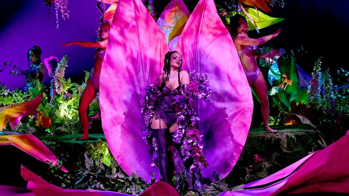 Rihanna S Savage X Fenty Show Vol 2 On Amazon Photos From The Runway