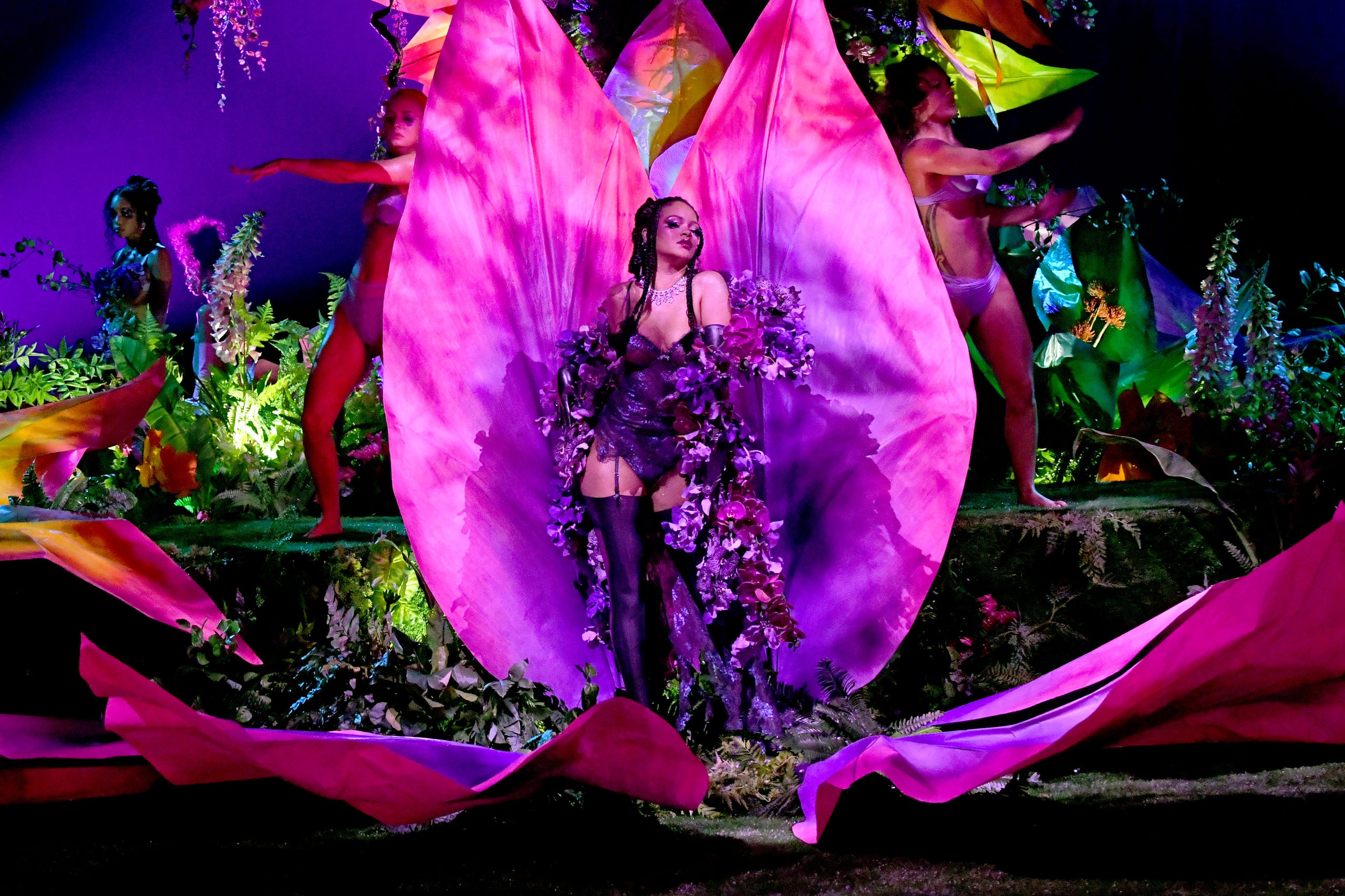 Rihanna S Savage X Fenty Show Vol 2 On Amazon Photos From The Runway