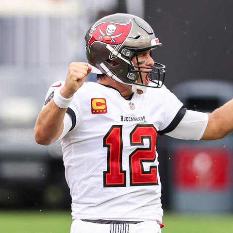 Tom Brady #12 of the Tampa Bay Buccaneers celebrat