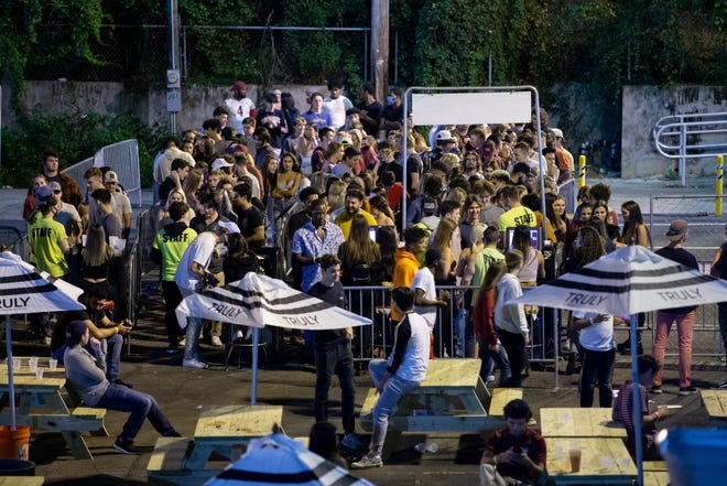 Students Party Off Campus As Florida S Covid 19 Restrictions Loosen Students Party Off Campus As Florida S Covid 19 Restrictions Loosen