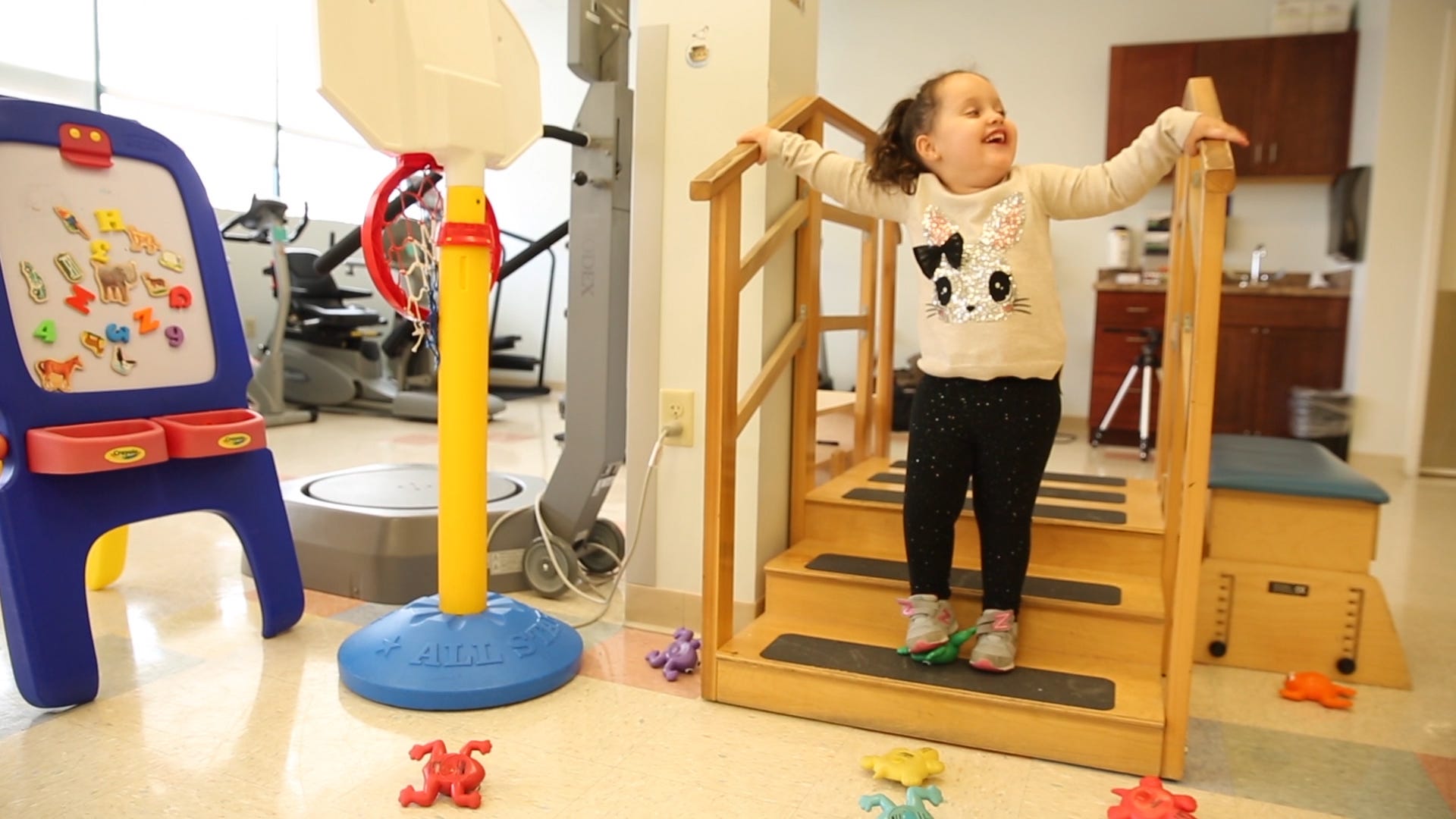 can babies born with spina bifida walk