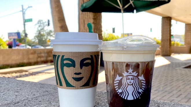 Gelas merah Starbucks 2021 dan Iced Sugar Cookie Almondmilk Latte baru