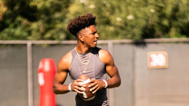 Arizona State QB Jayden Daniels akan kembali musim depan Arizona State QB Jayden Daniels akan kembali musim depan