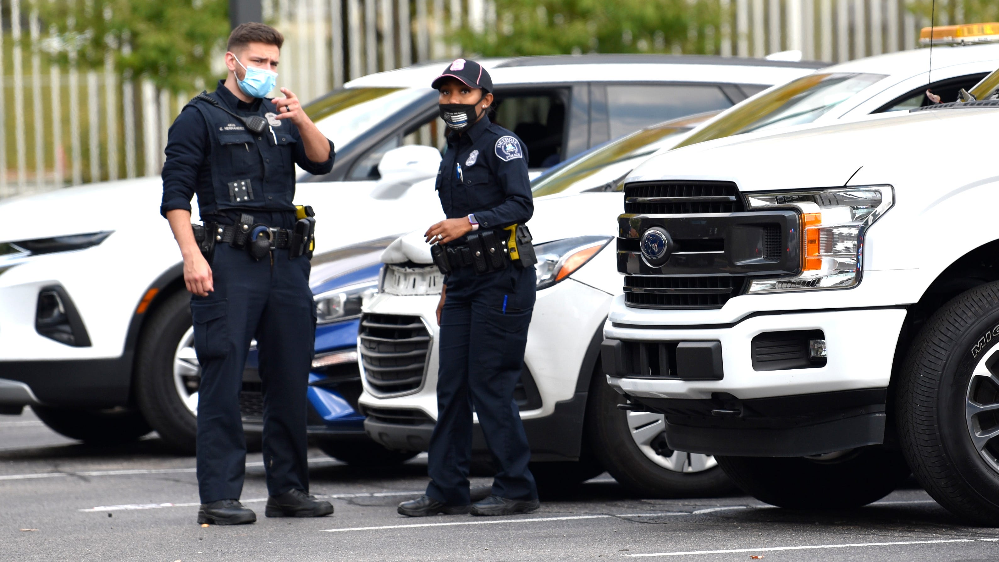 Detroit Police Department hosts drivethru job fair