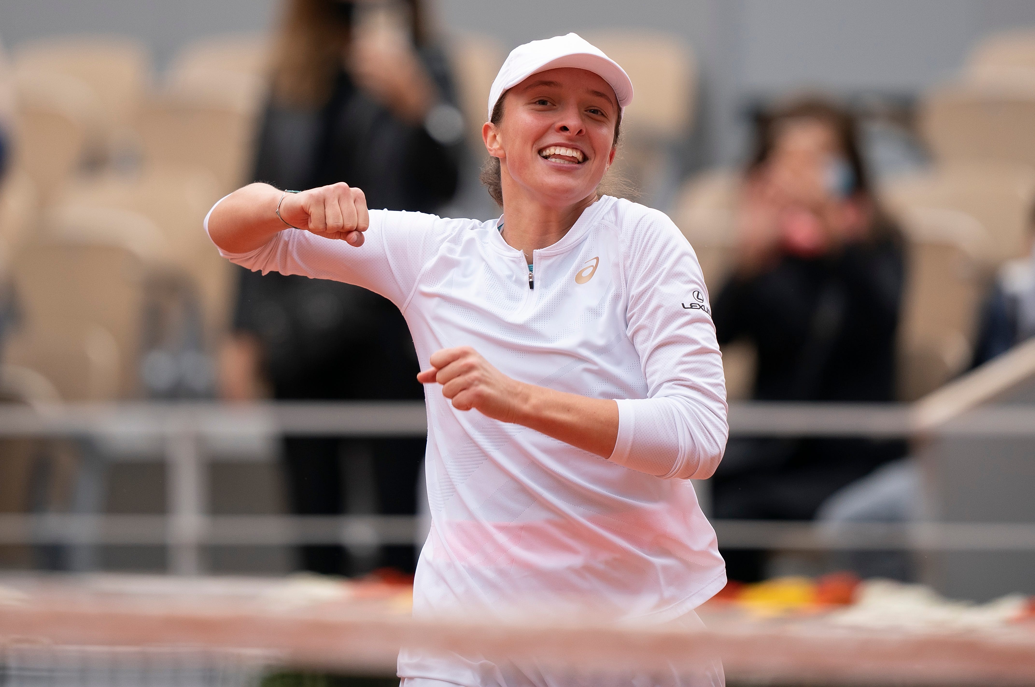 Iga Swiatek 19 Knocks Off American Sofia Kenin For French Open Title