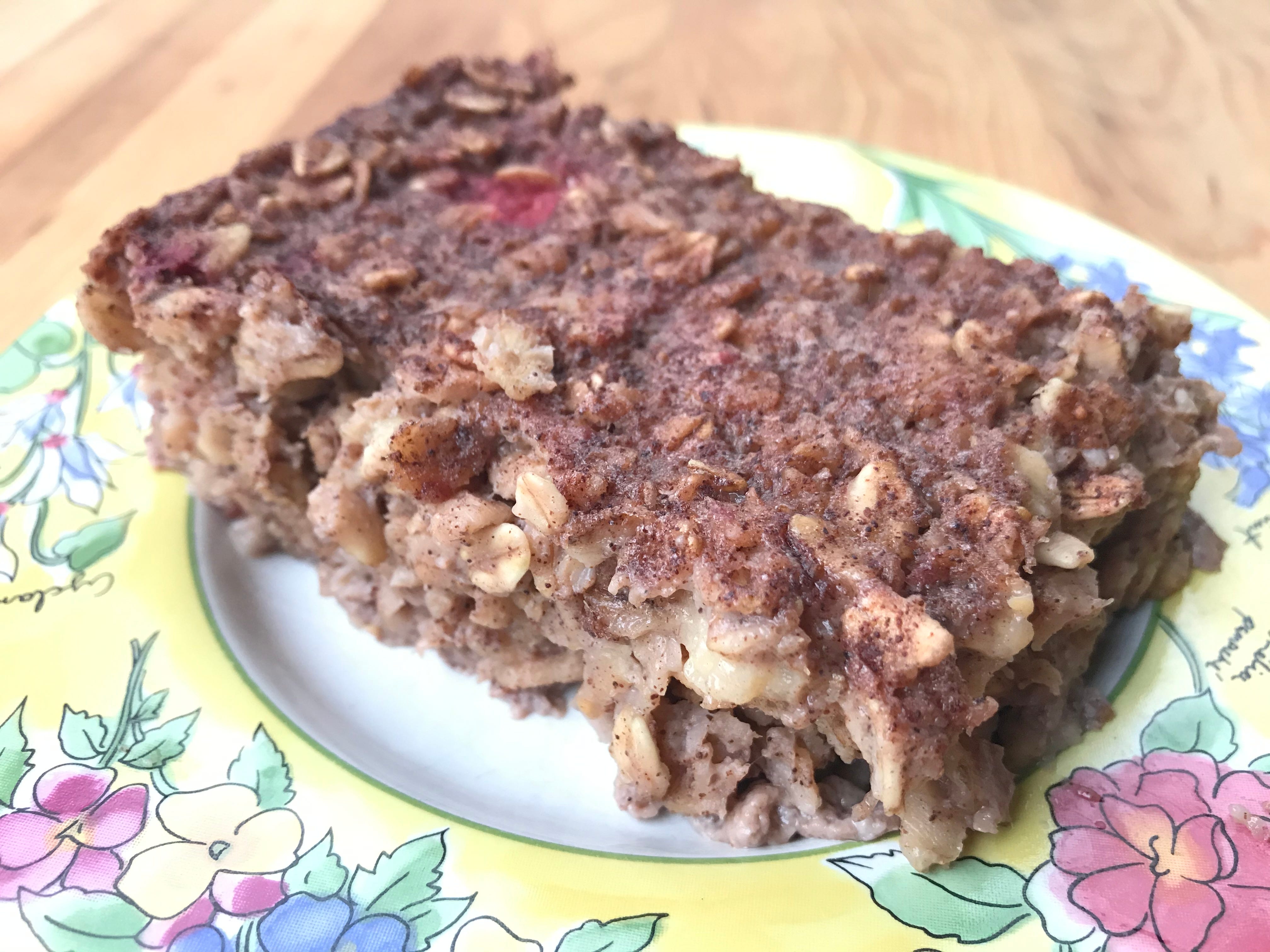Recipe Oatmeal bake with maple syrup and berries is worth making