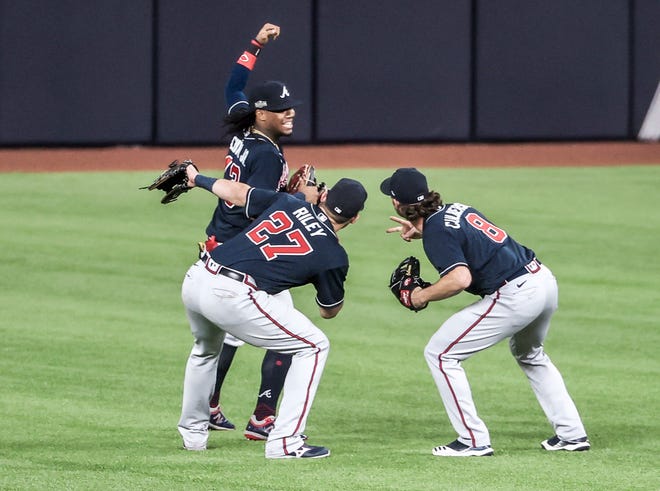 Atlanta vence 5-1 a Dodgers en el primer partido de la Serie de Campeonato de la Liga Nacional y la presencia de aficionados en las gradas.