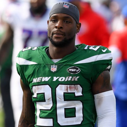 New York Jets running back Le'Veon Bell (26) walks