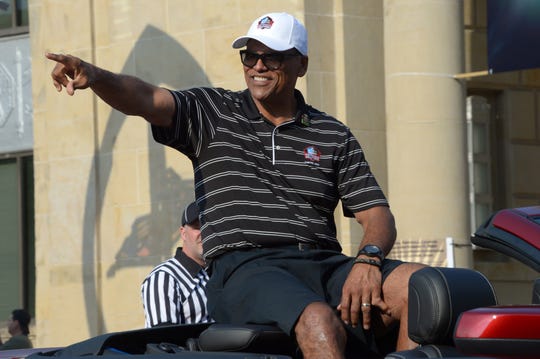 Former NFL lineman Anthony Munoz was an 11-time Pro Bowl player.