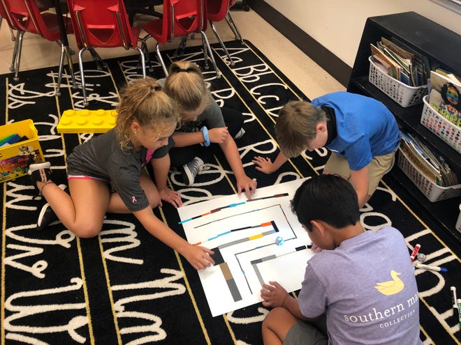 John S. Jones Elementary School students work collaboratively on a project. The school was named a U.S. Department of Education 2020 Blue Ribbon School based on school scores and innovative programs.