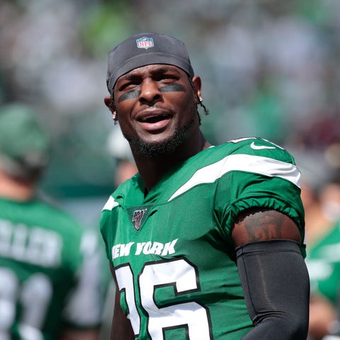 New York Jets running back Le'Veon Bell (26) react