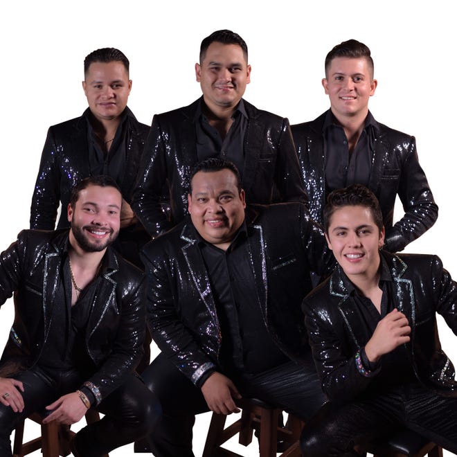 Banda Los Recoditos y Banda Los Sebastianes le hacen un homenaje a la mujer.
"Mujer Moderna" une el talento de Los Recoditos y Los Sebastianes Universal Music.