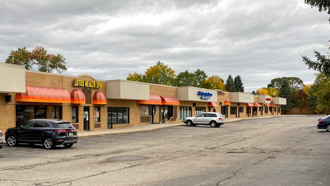 The Peachtree shopping center on the southwest corner of 10 Mile and Meadowbrook in Novi. A sushi restaurant plans to open in one of the vacant spaces.