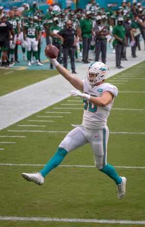 Dolphins tight end Adam Shaheen celebrates a first down against the Jets.