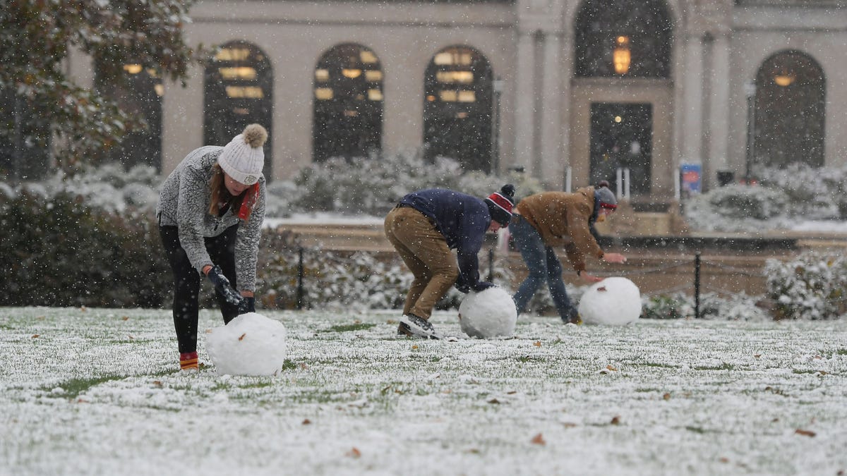 Photos Ames, Iowa State get a glimpse of winter with October snowfall