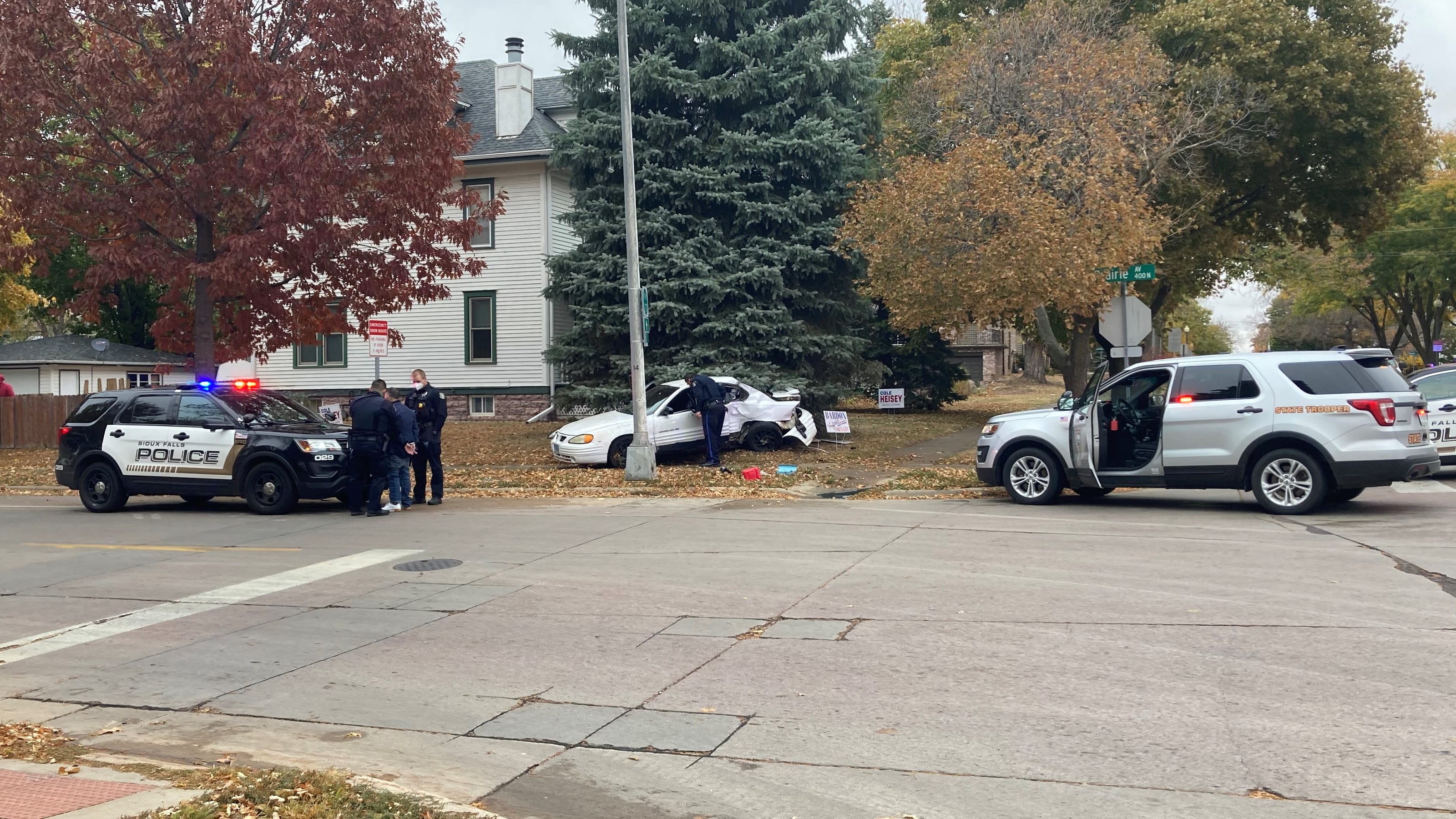 Brief pursuit ends with car crashing into pole in Sioux Falls