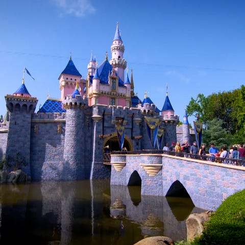 Disneyland, Universal Studios to stay shuttered un