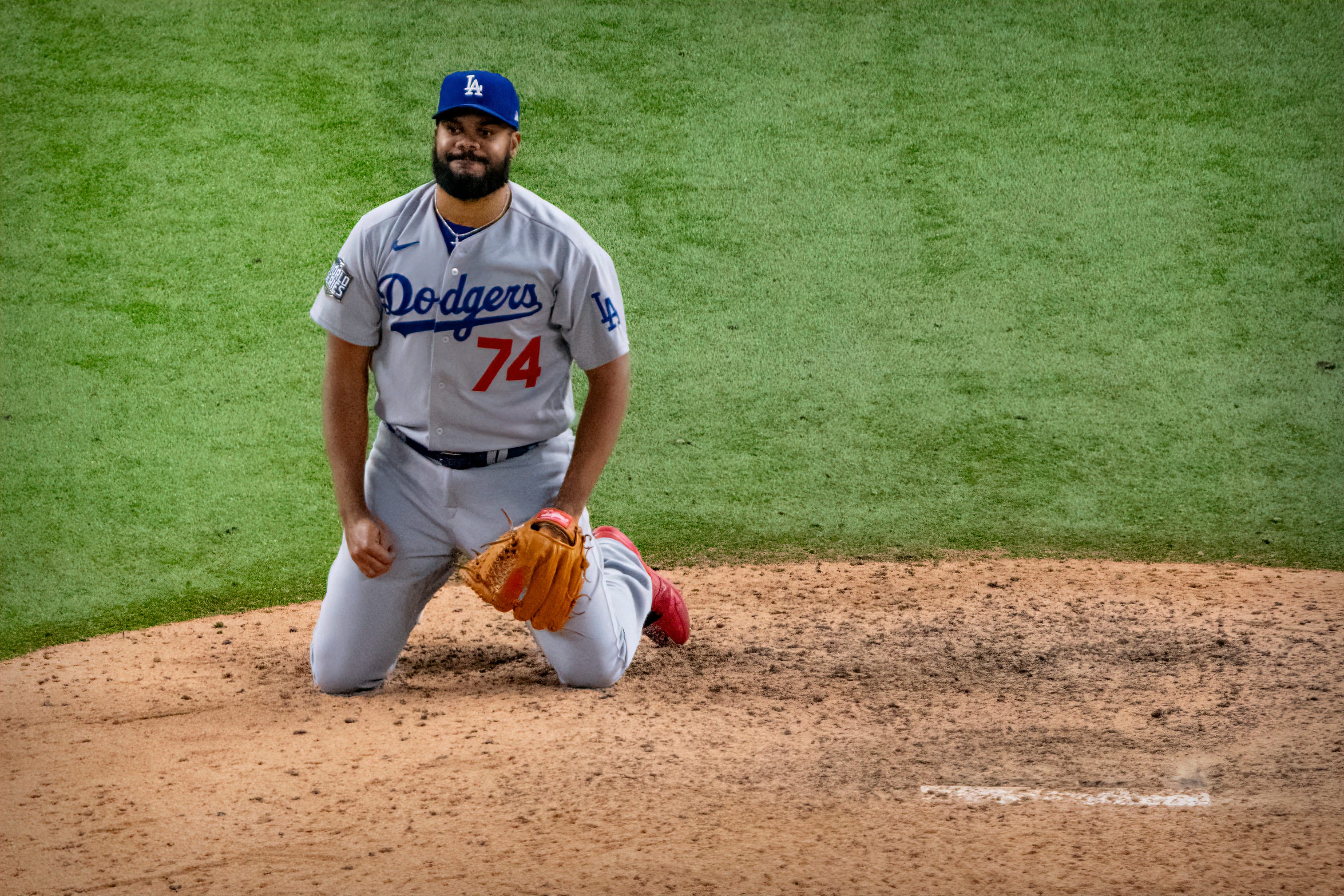 Dodgers' Kenley Jansen sets World Series record for blown saves