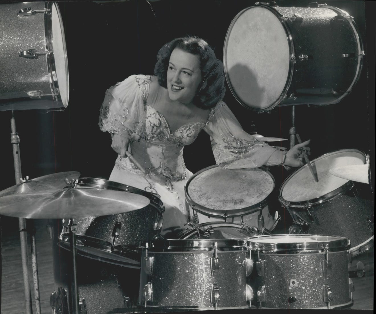 Viola Smith, trailblazing female drummer, dies at 107 Viola Smith, trailblazing female drummer, dies at 107