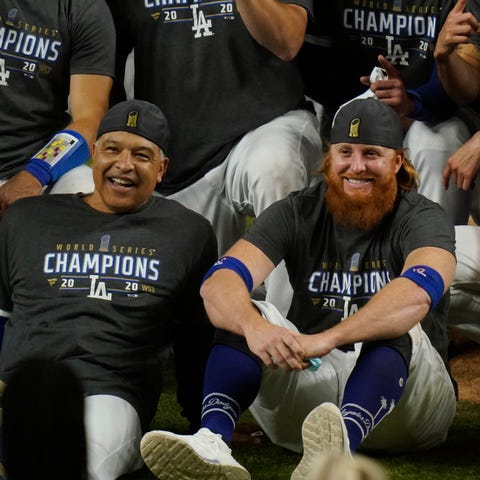 Justin Turner poses with the team after winning th