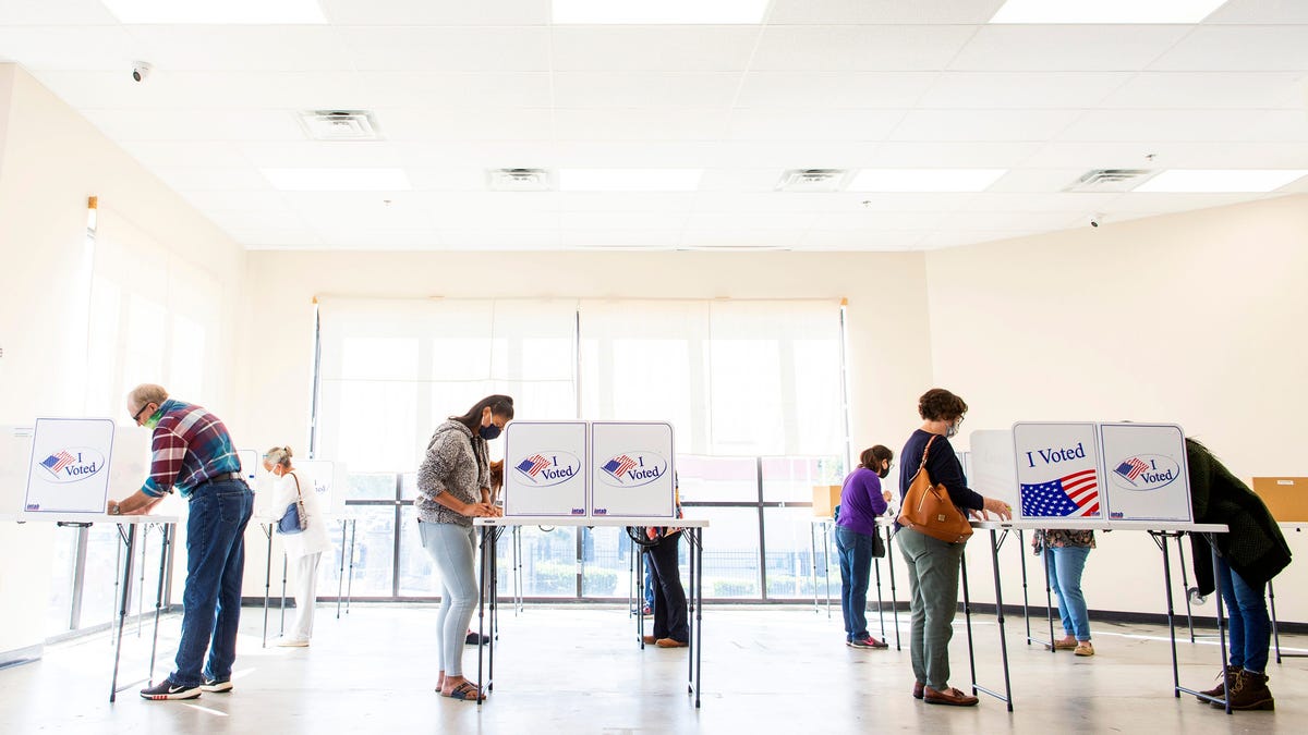 Coronavirus Photos show election season adjusting to COVID19 crisis