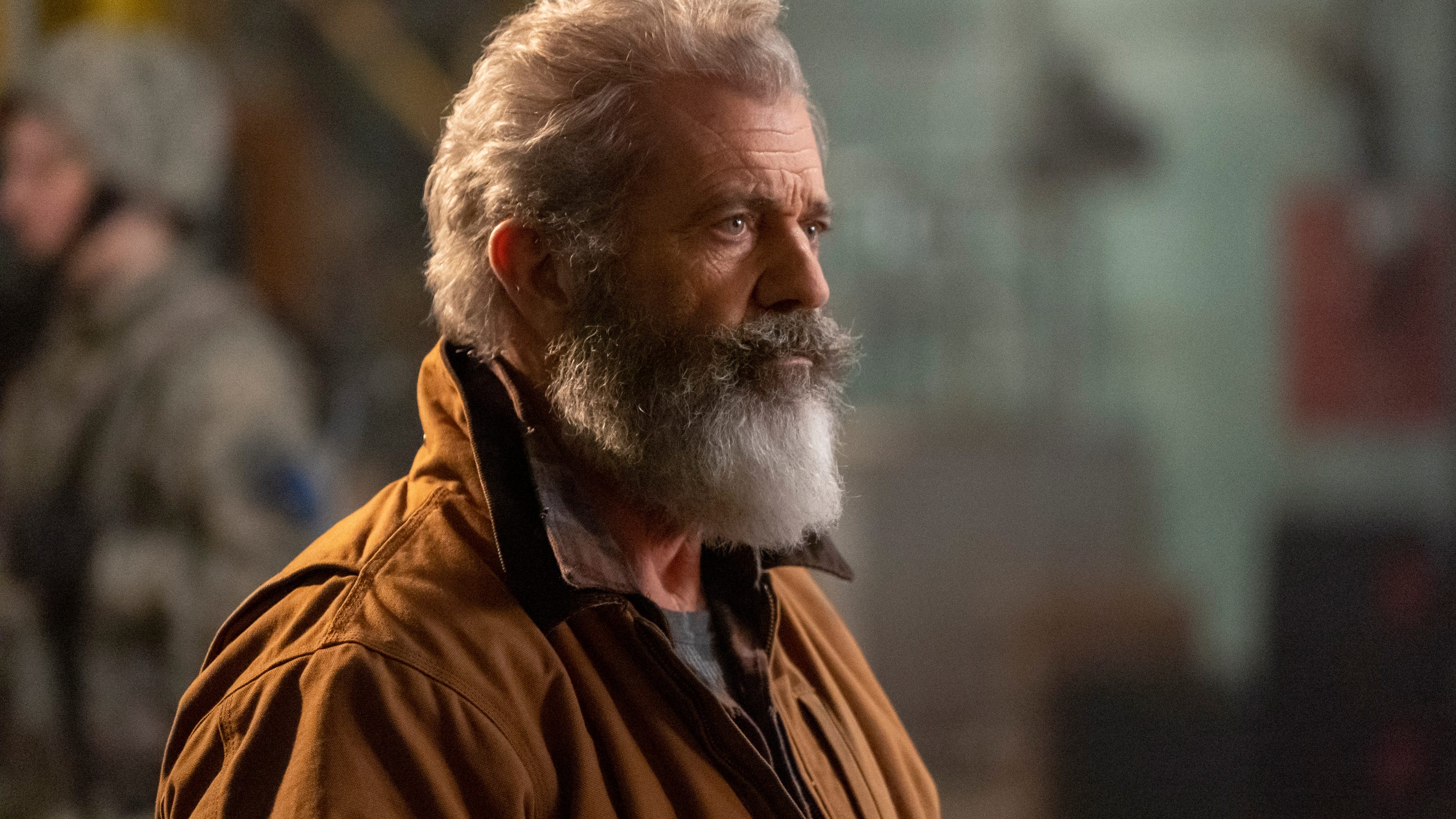 Mel Gibson's Santa Claus is marked for death in action ...