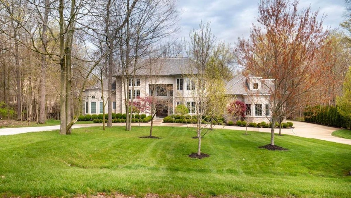 2028 Loch Lomond Drive 1.197 million