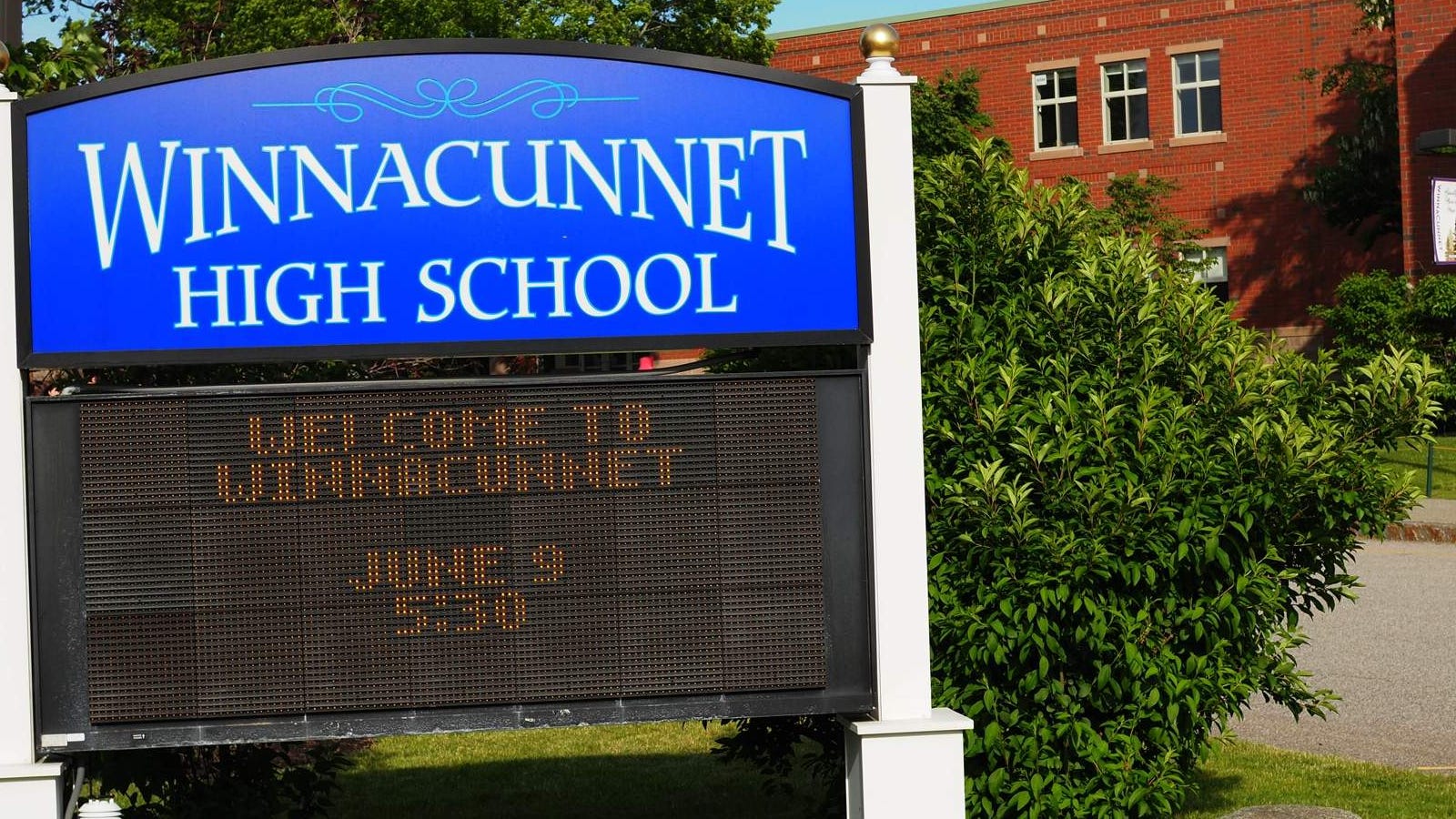 winnacunnet-students-parents-push-to-reopen-high-school