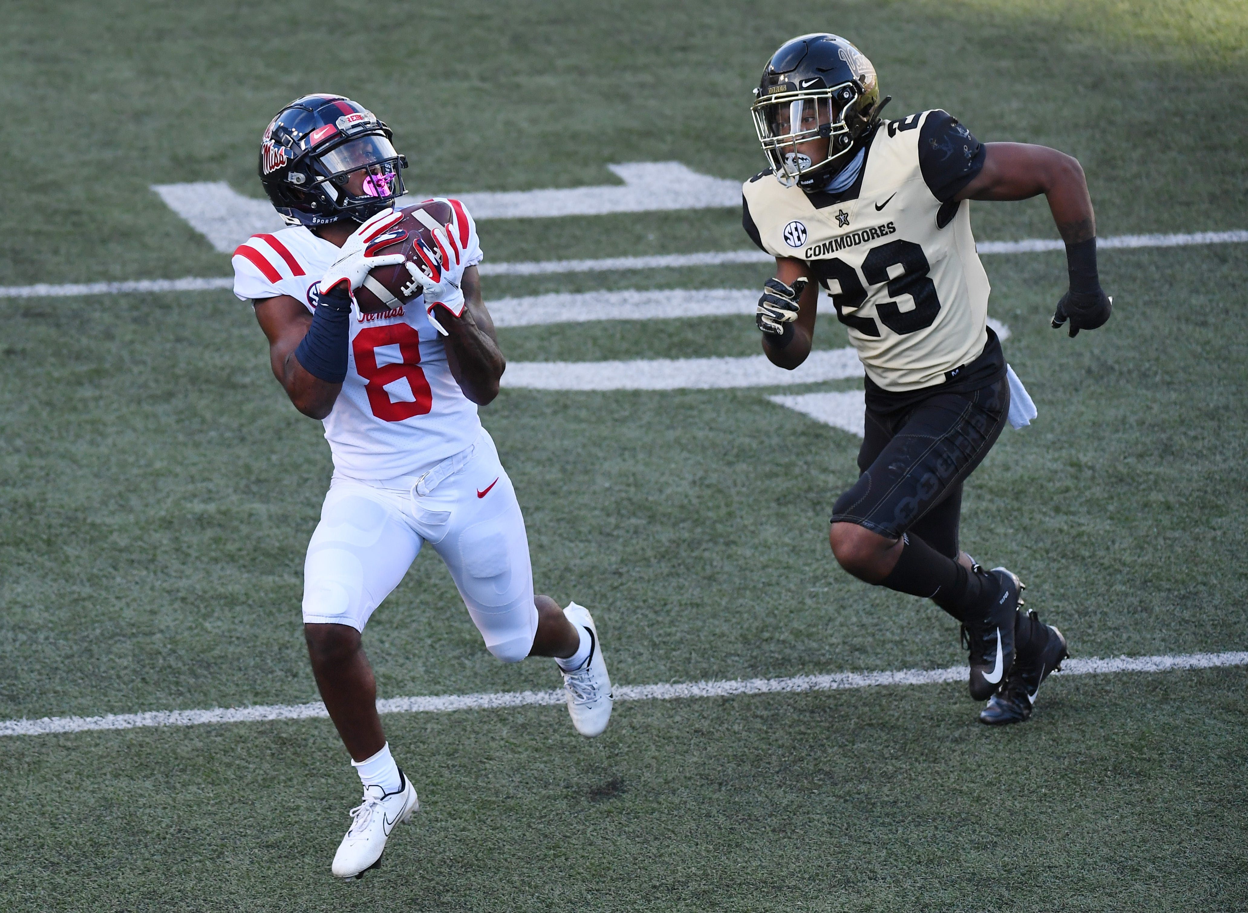 Watch Elijah Moore run a 4.32-second 40-yard dash at Ole Miss pro day